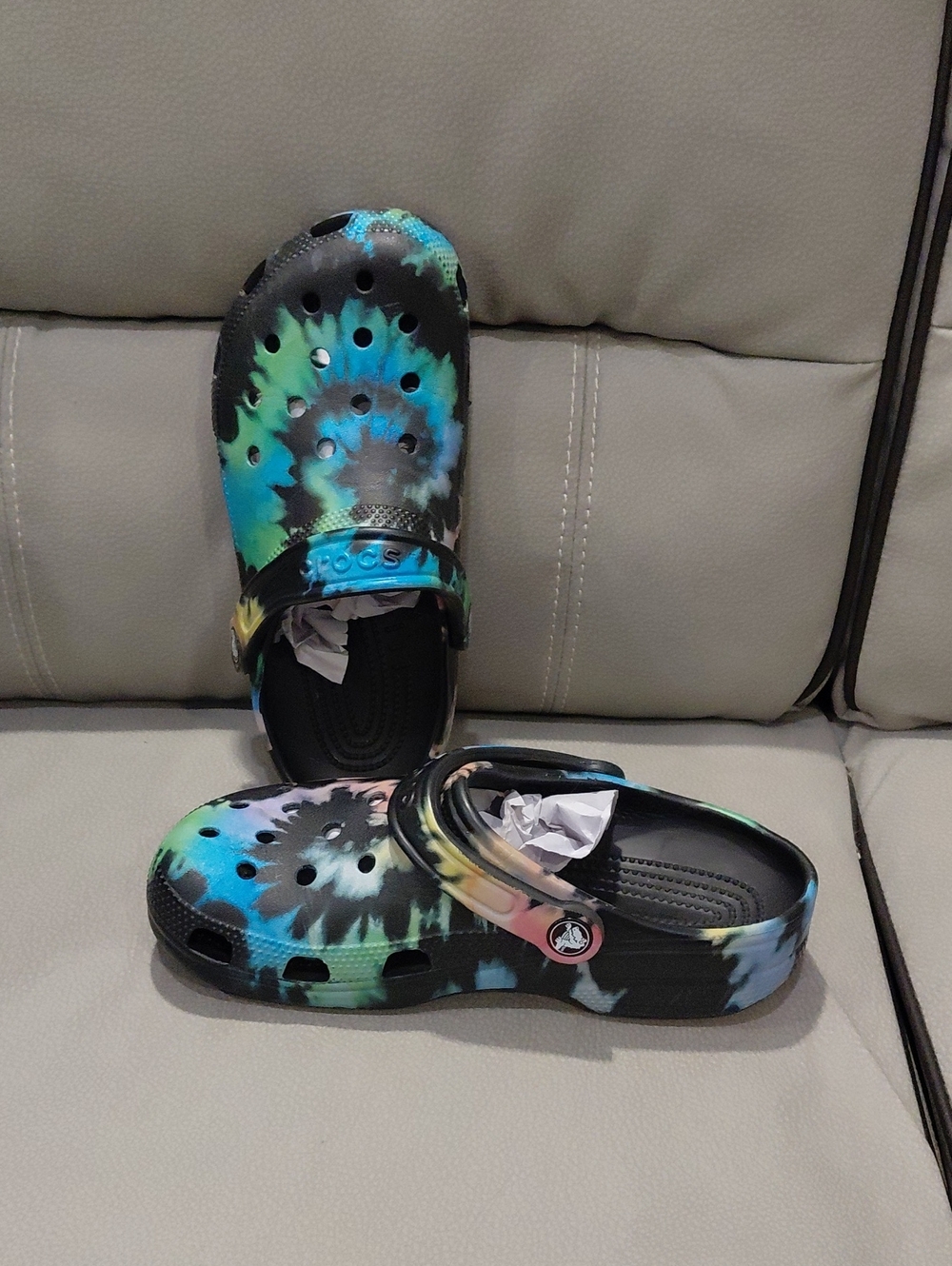 CROCS TIE DYE WOMEN'S SIZE 8 - Picture 5 of 9